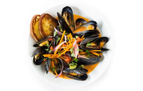 Saha Red Curry Mussels